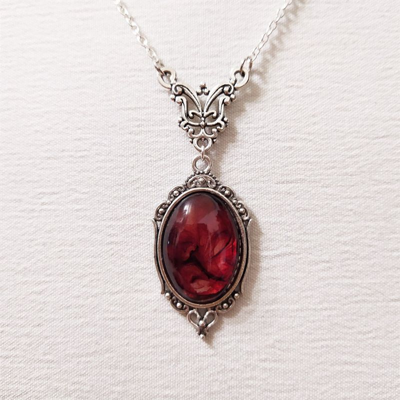 Women'S Vampire Accessories - Gothic Blood Red Quartz Charm Necklace