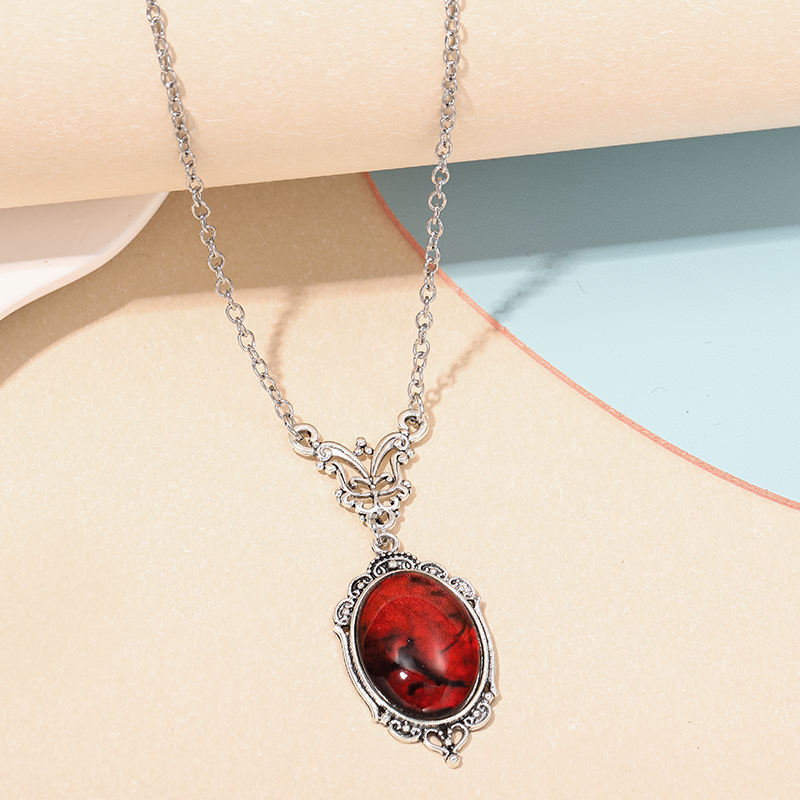Gothic Blood Red Quartz Charm  - Women'S Vampire Accessories recension och pris