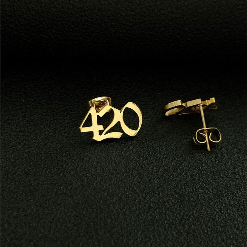 Custom Old English Number Stud - Women Accessories Name In English recension och pris
