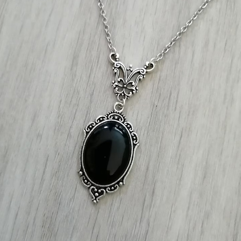 Gothic Black Crystal Charm Nec - Women'S Vampire Accessories recension och pris