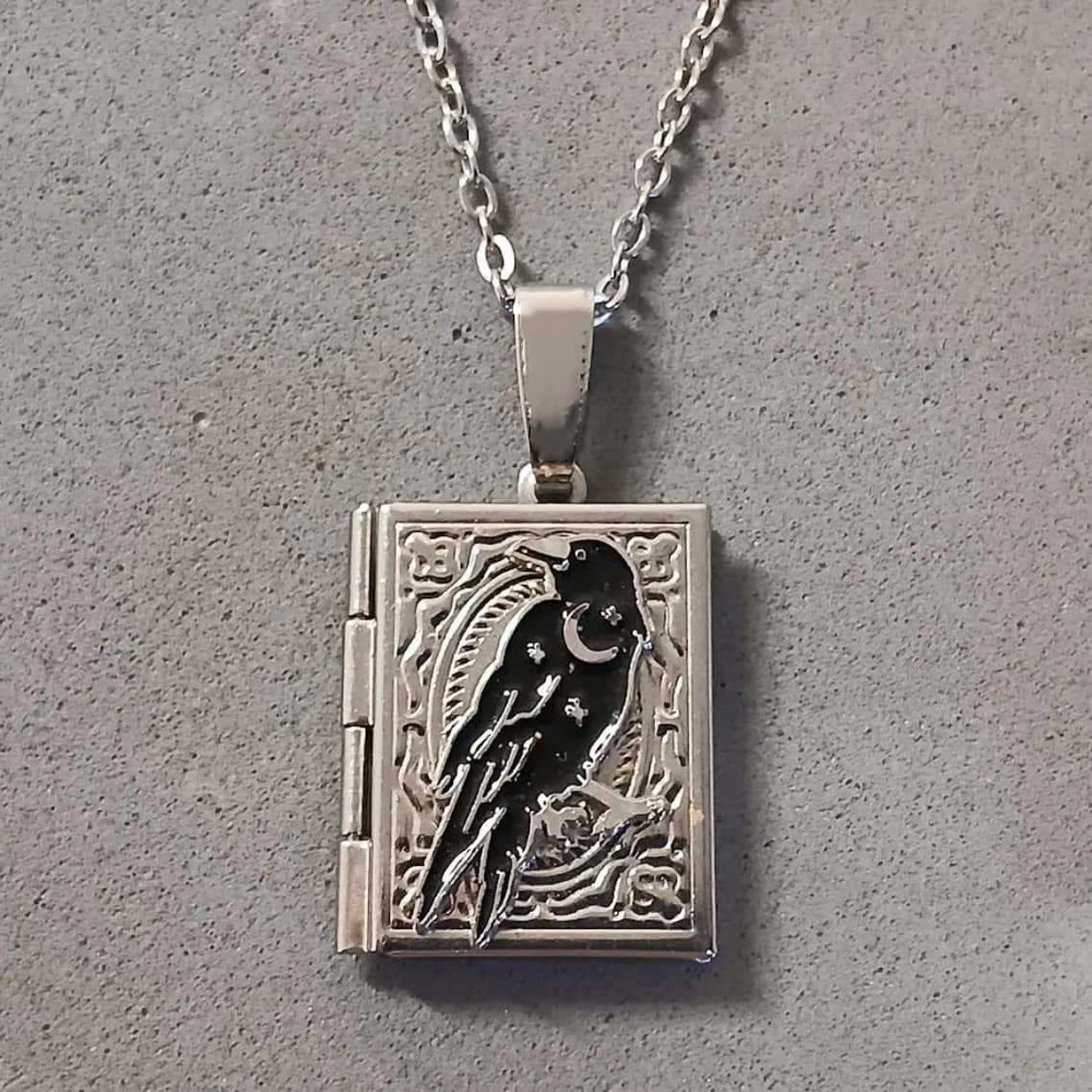 Trendy Exquisite Carving Moon  - Women'S Vampire Accessories recension och pris