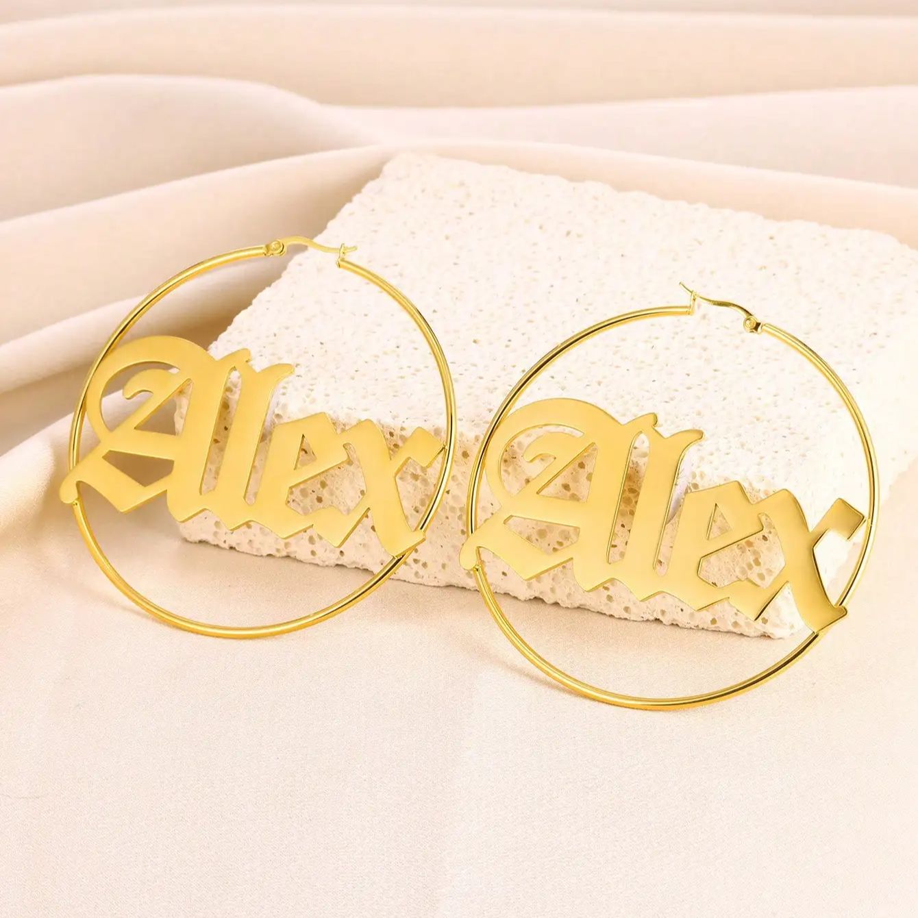 Custom Old English Name Hoop E - Women Accessories Name In English recension och pris