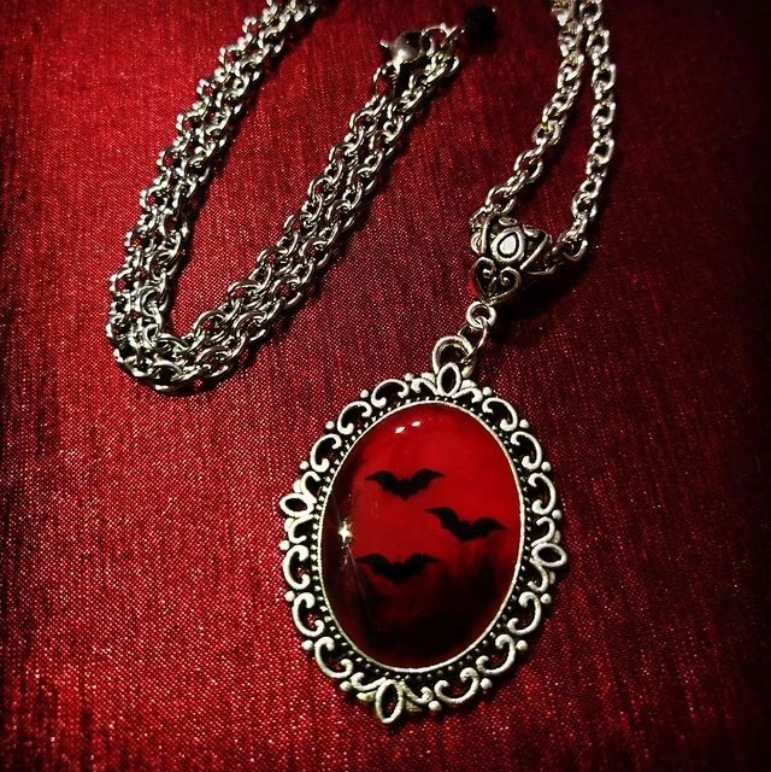 Gothic Blood Red bat Charm Nec - Women'S Vampire Accessories recension och pris