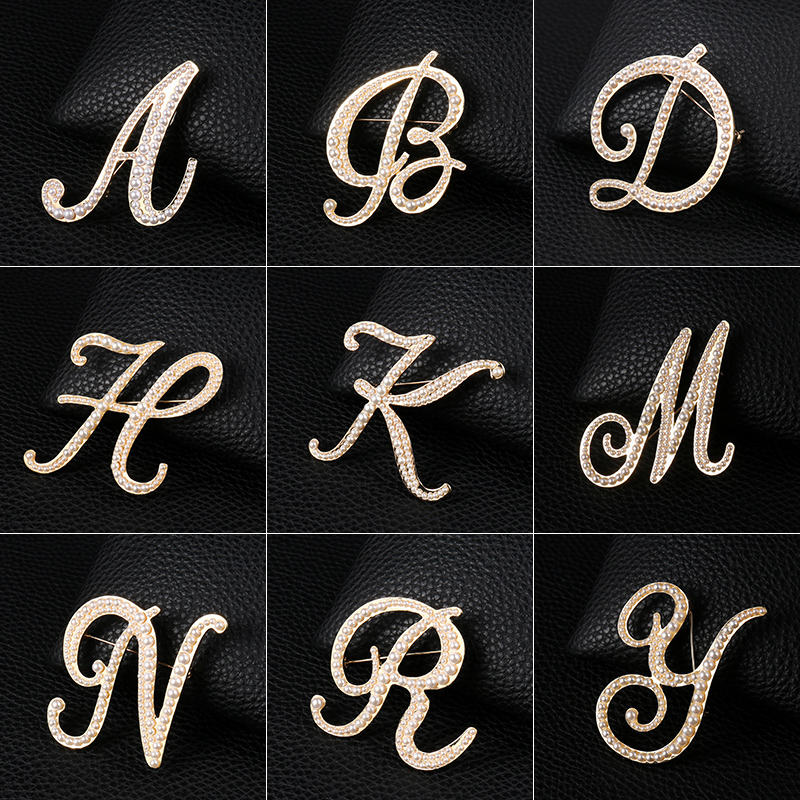 English Letters A-Z Pearl Broo - Women Accessories Name In English recension och pris