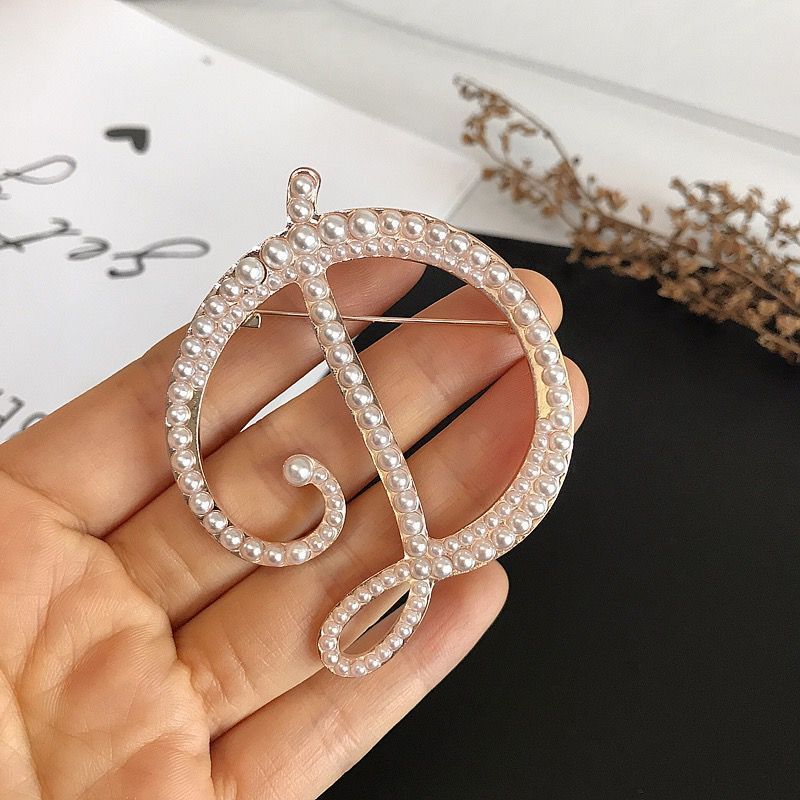 English Letters A-Z Pearl Broo - Women Accessories Name In English recension och pris