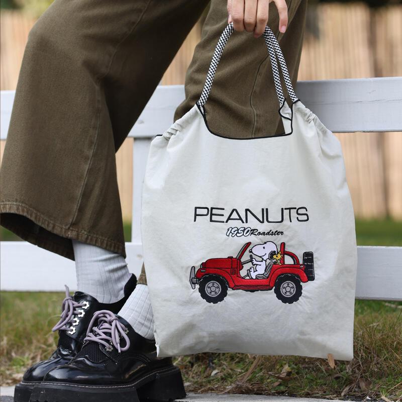 Snoopy Co-Branded Embroidered  - Accessories Brand For Women recension och pris